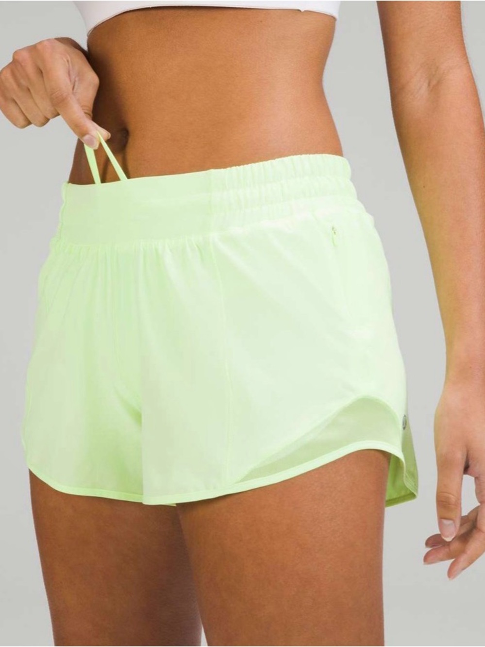 Lululemon Hotty Hot Low-Rise Lined Short 4"
Faded Zap